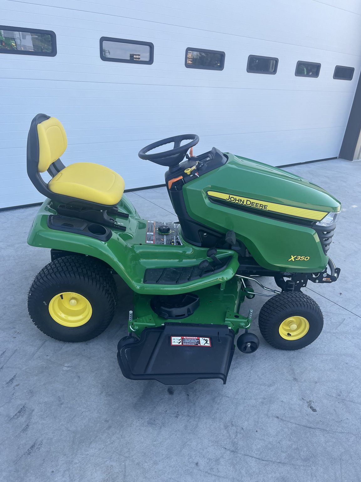 2024 John Deere X350 Image 8