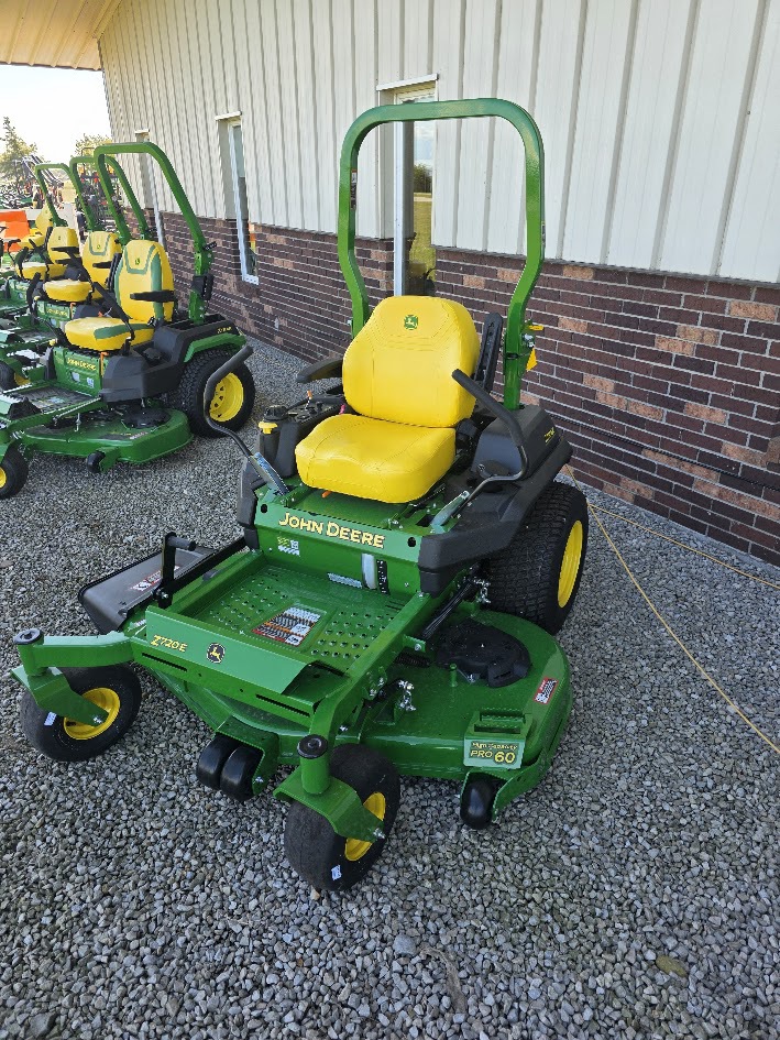 2025 John Deere Z720E Image 1