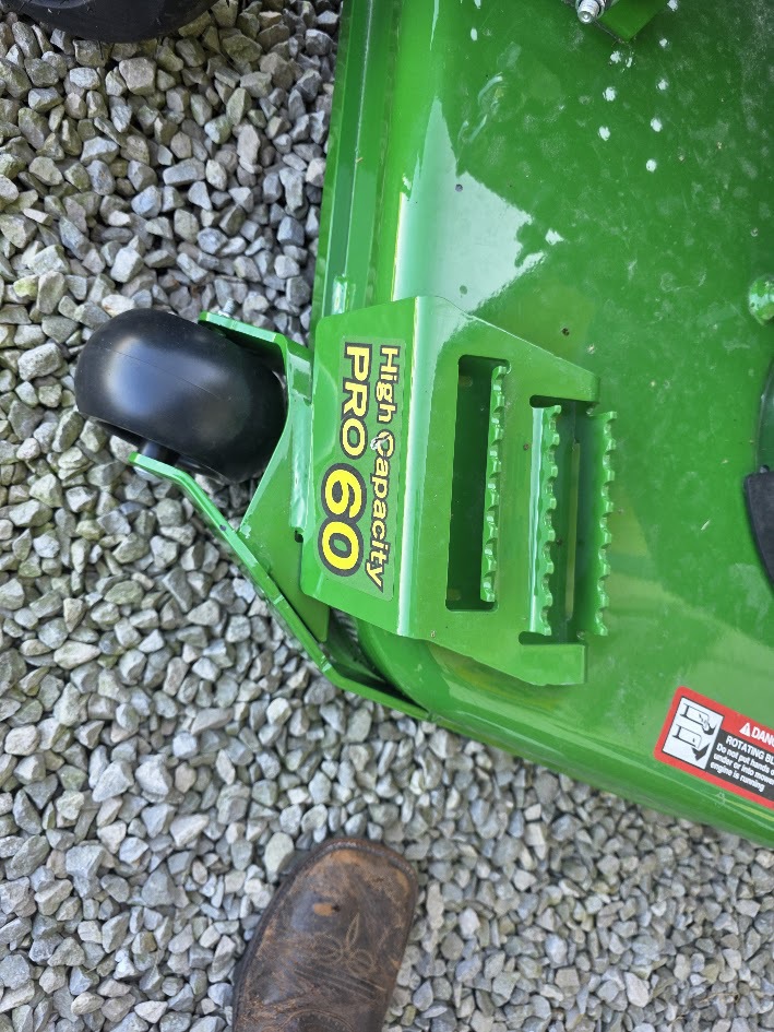 2025 John Deere Z720E Image 5