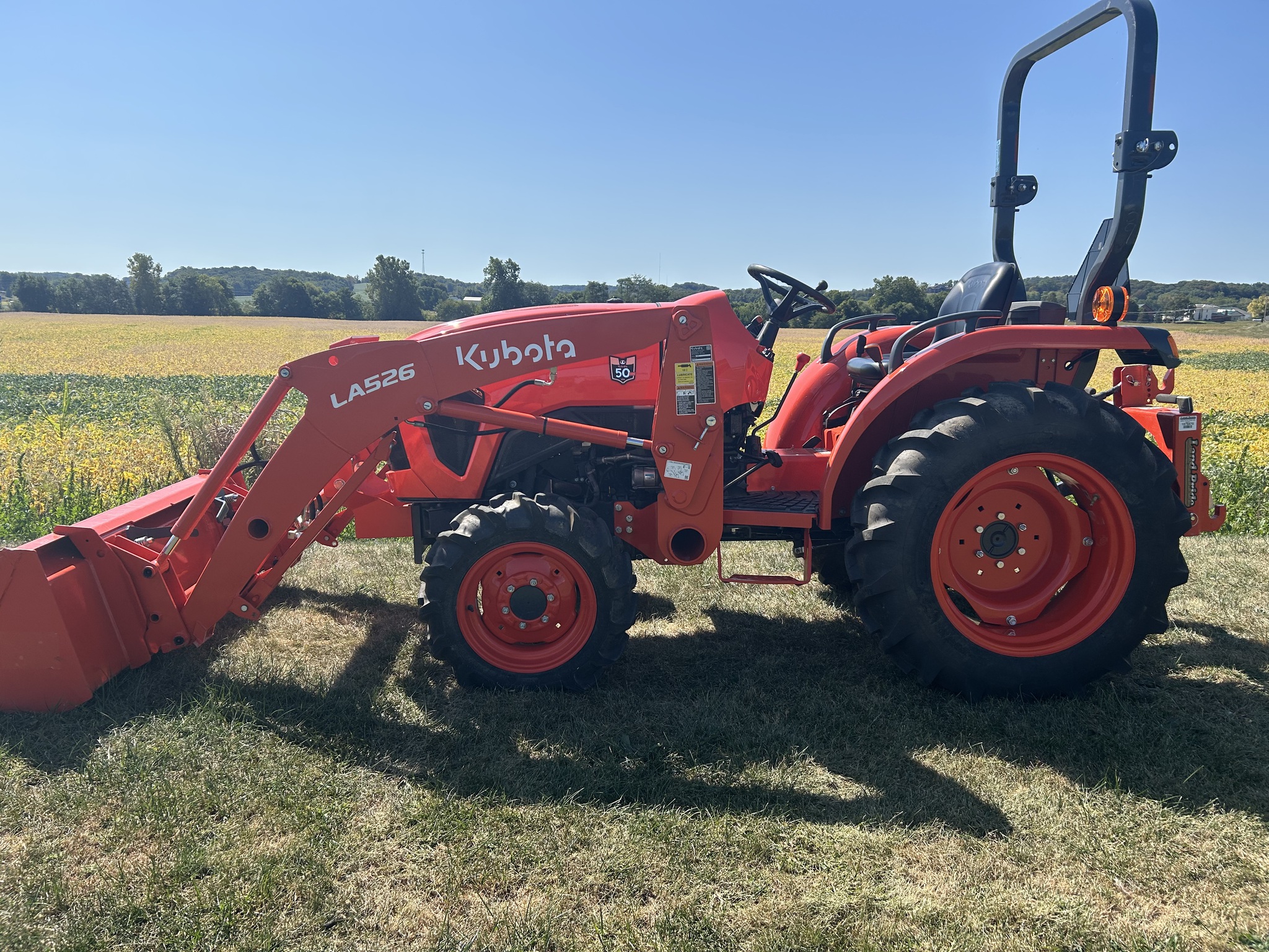 2023 Kubota L3302DT Image 1