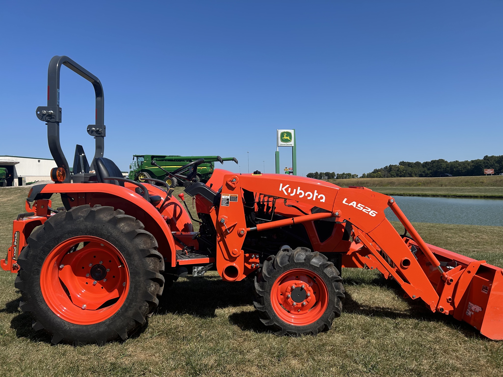 2023 Kubota L3302DT Image 3