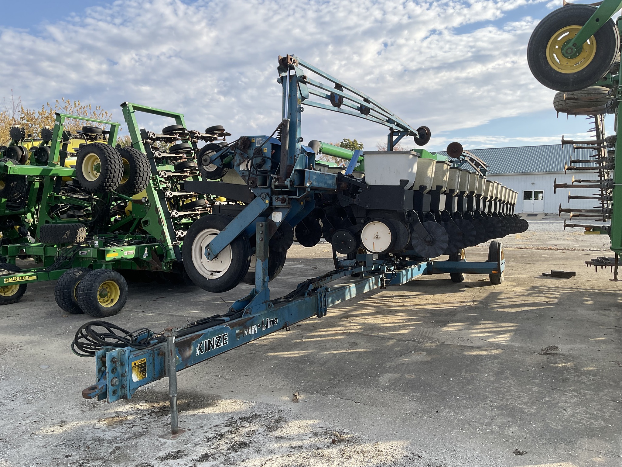 Kinze Twin Line Image 1