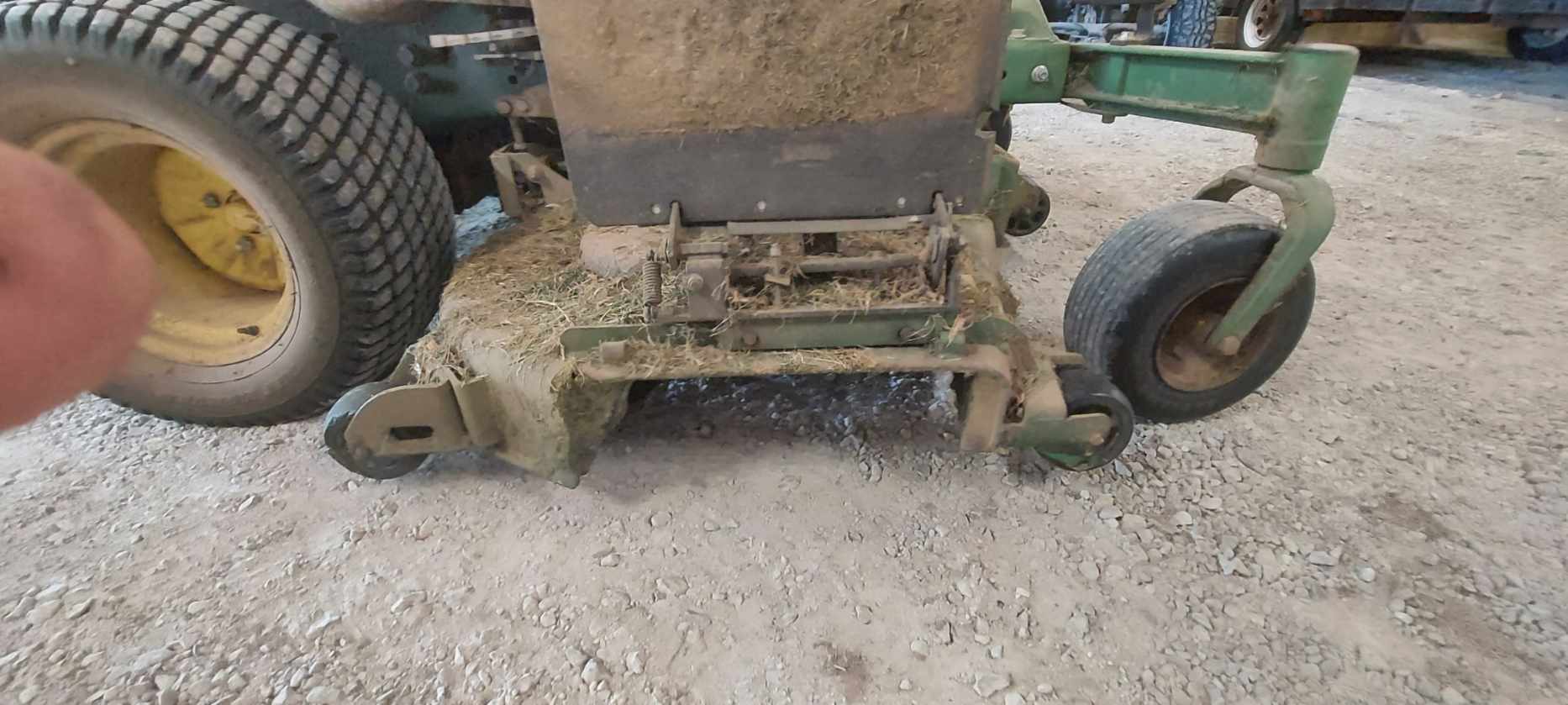 Used 2016 John Deere Z950M Zero Turn Mowers at Koenig Equipment in Urbana, OH - PhotoXL3