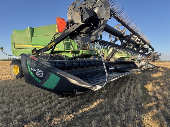 Used 2018 MacDon FD75 Combine Platforms at Horizon Ag & Turf in Mayerthorpe, AB - Photo7