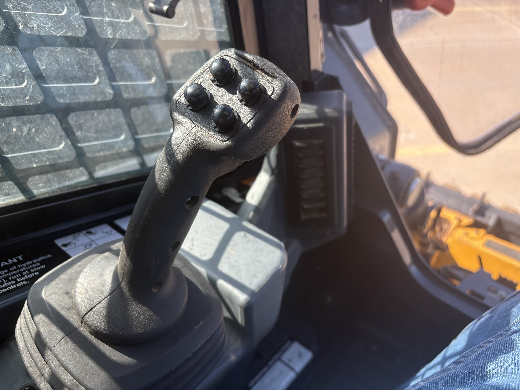 2024 John Deere 333G Image 9