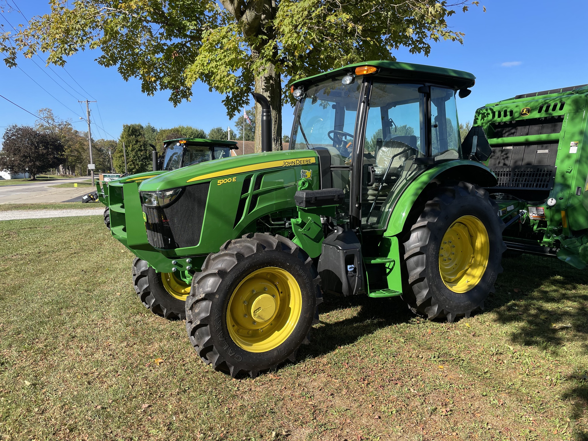 2025 John Deere 5100E Image 2