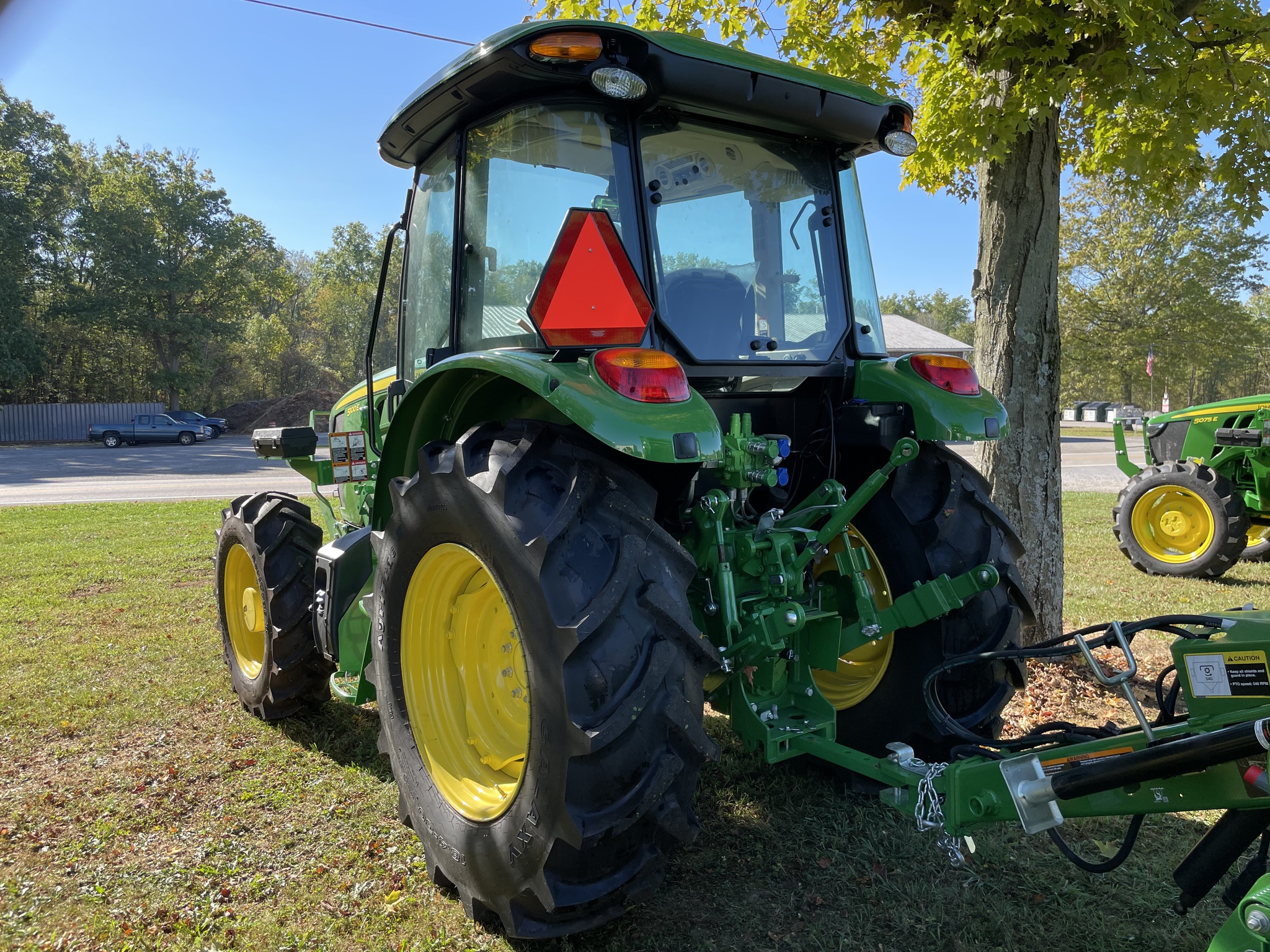 2025 John Deere 5100E Image 3