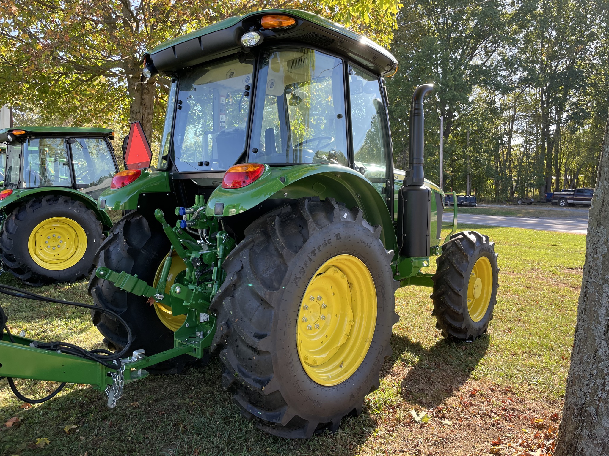 2025 John Deere 5100E Image 5