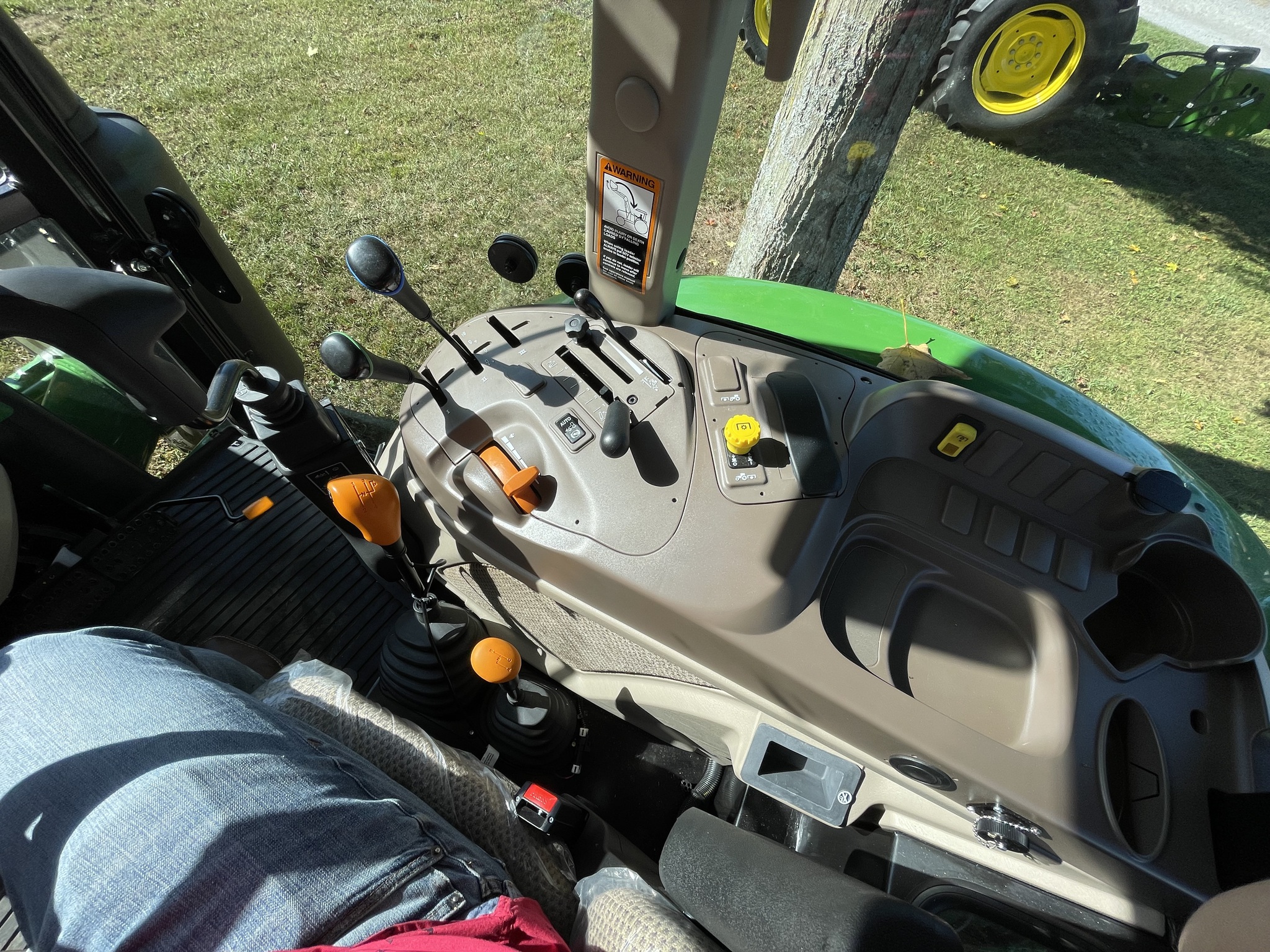 2025 John Deere 5100E Image 11