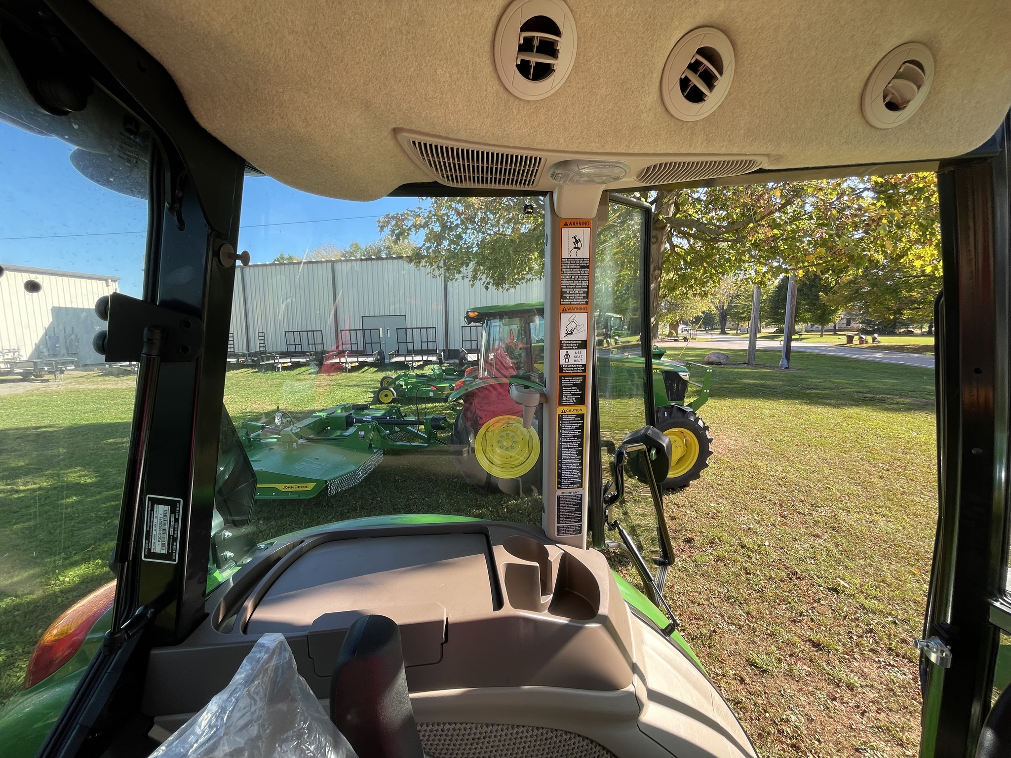 2025 John Deere 5100E Image 12