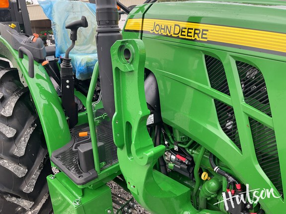 Photo of 2024 John Deere 5067E