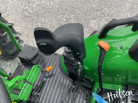 Photo of 2024 John Deere 5067E