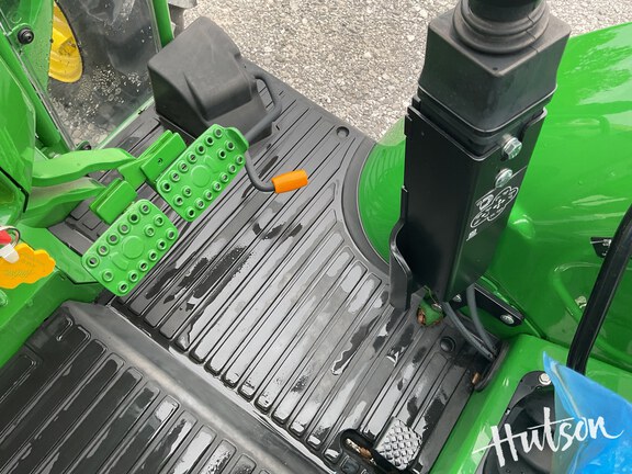 Photo of 2024 John Deere 5067E