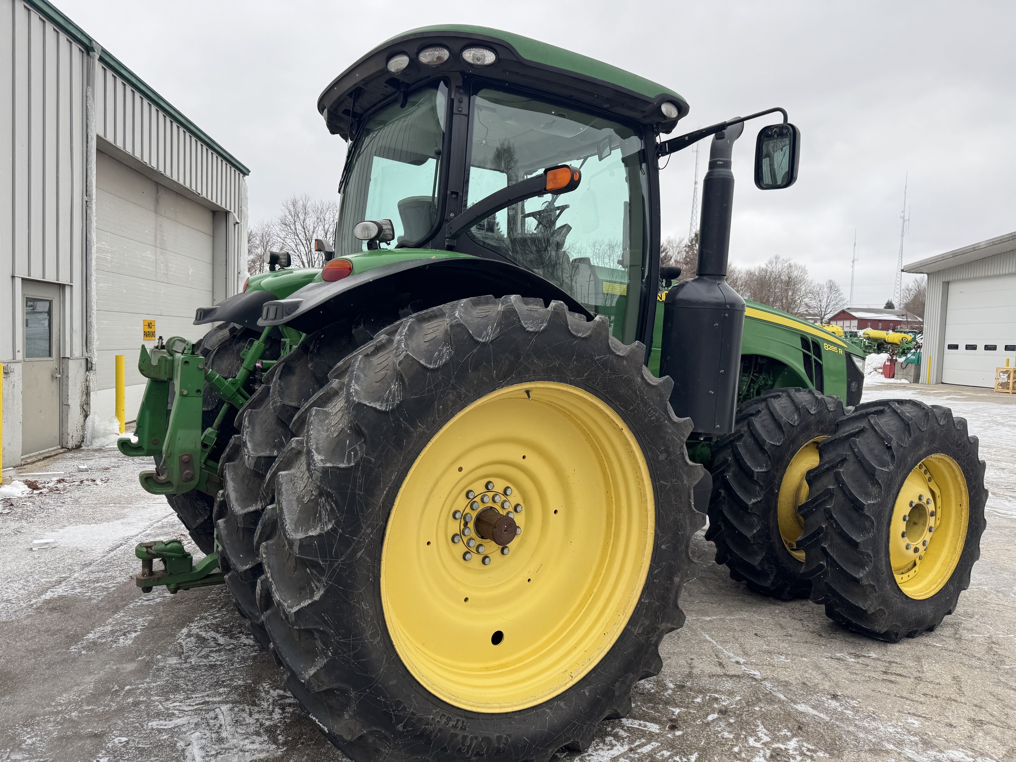 2013 John Deere 8285R Image 4