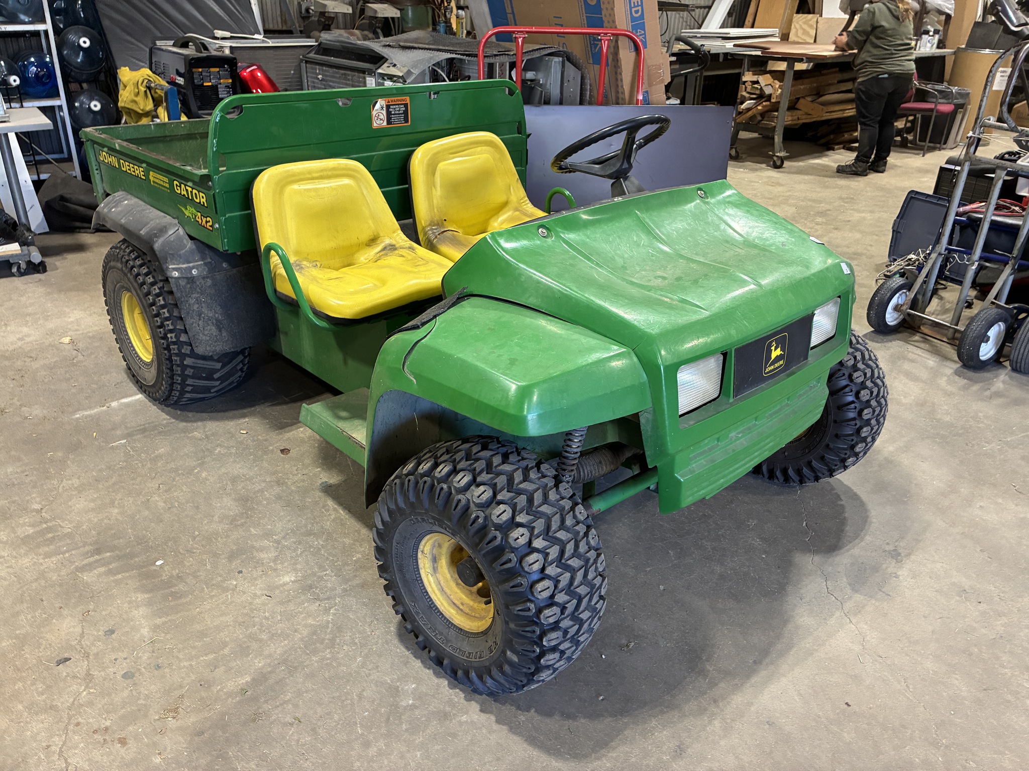 2000 John Deere 4X2 Image 1