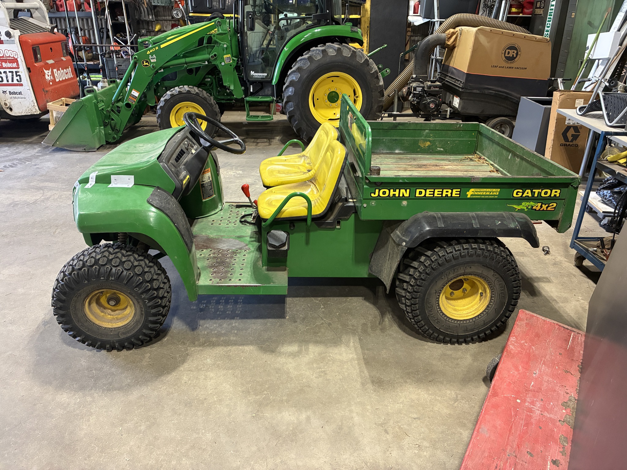 2000 John Deere 4X2 Image 5