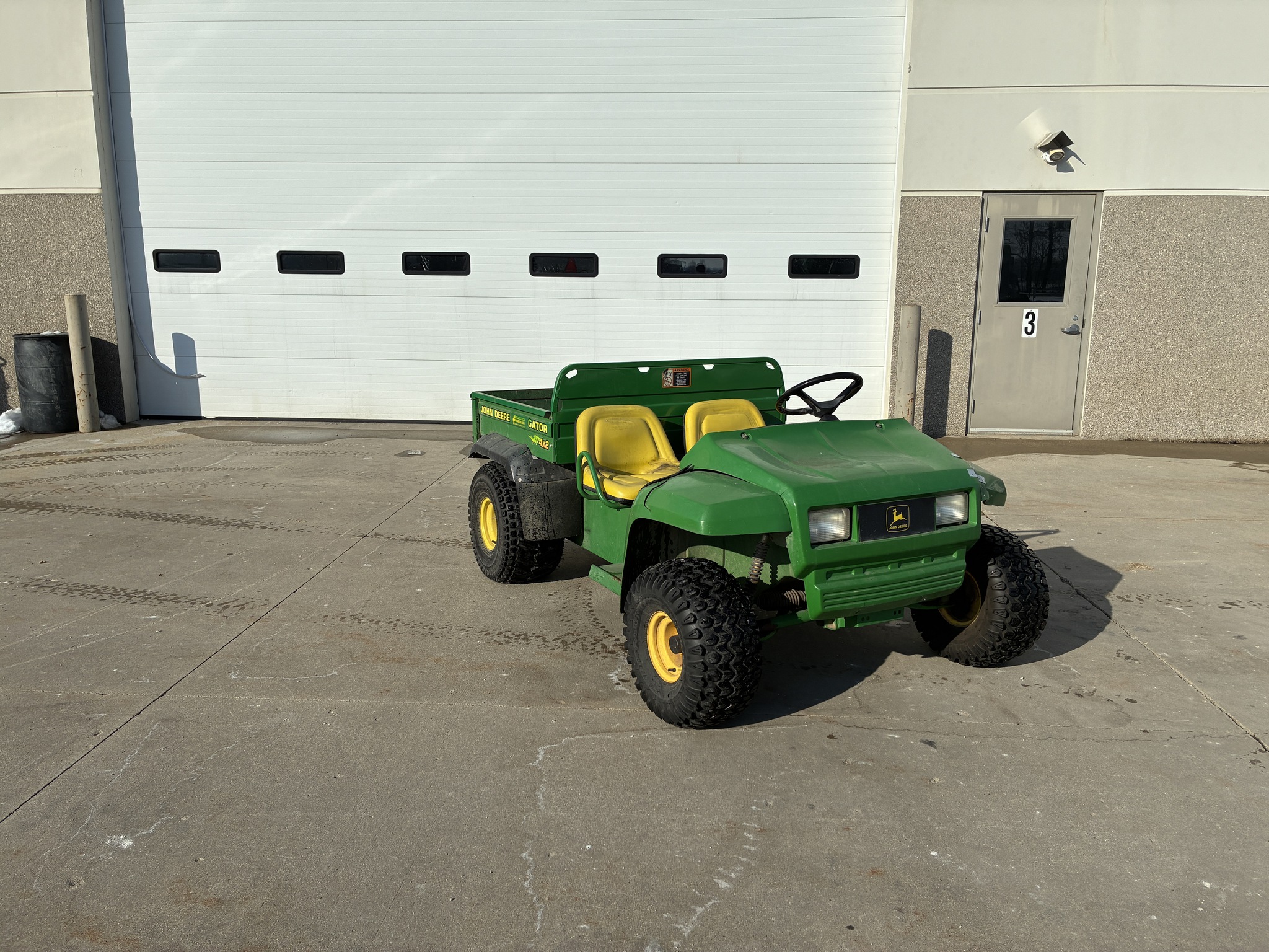 2000 John Deere 4X2 Image 1