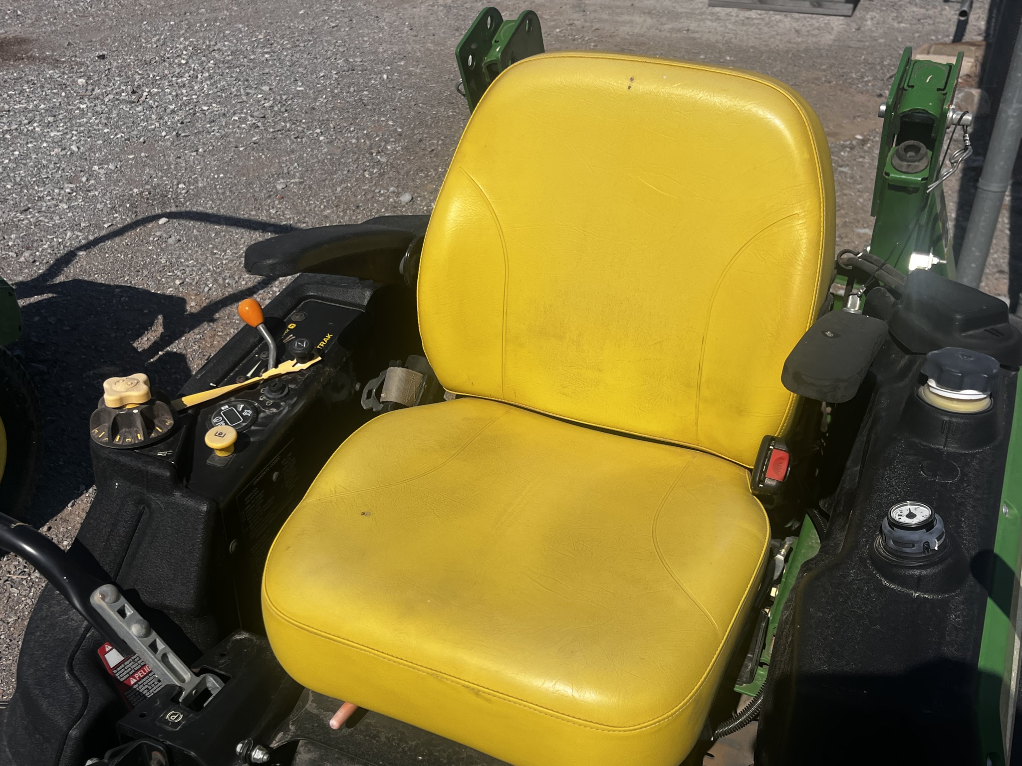 2015 John Deere Z920M Image 18