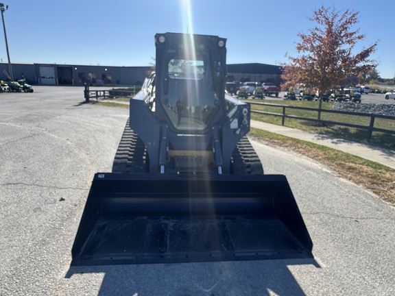 2023 John-Deere 325G