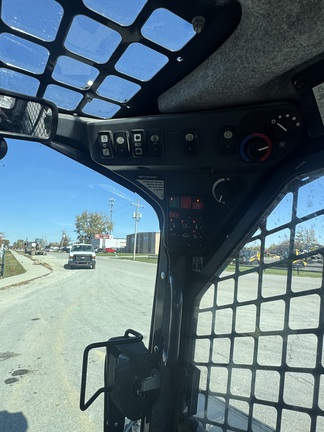 2023 John-Deere 325G