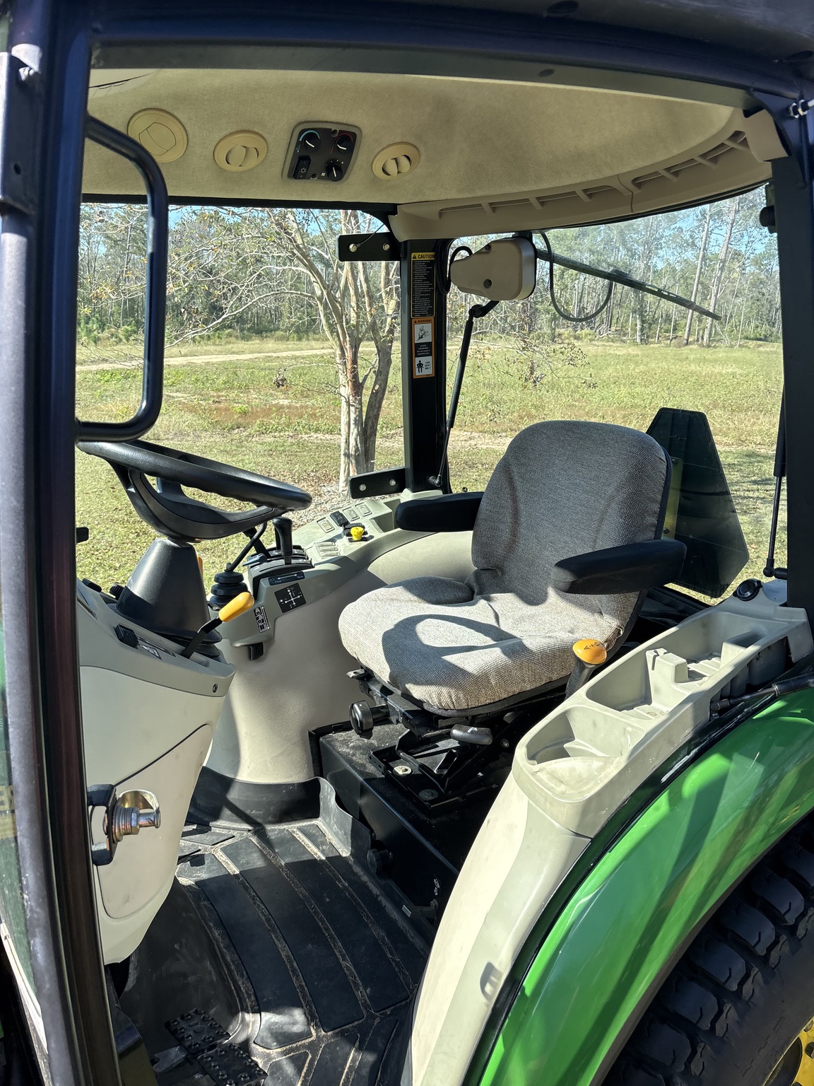 2008 John Deere 3520 Image 3