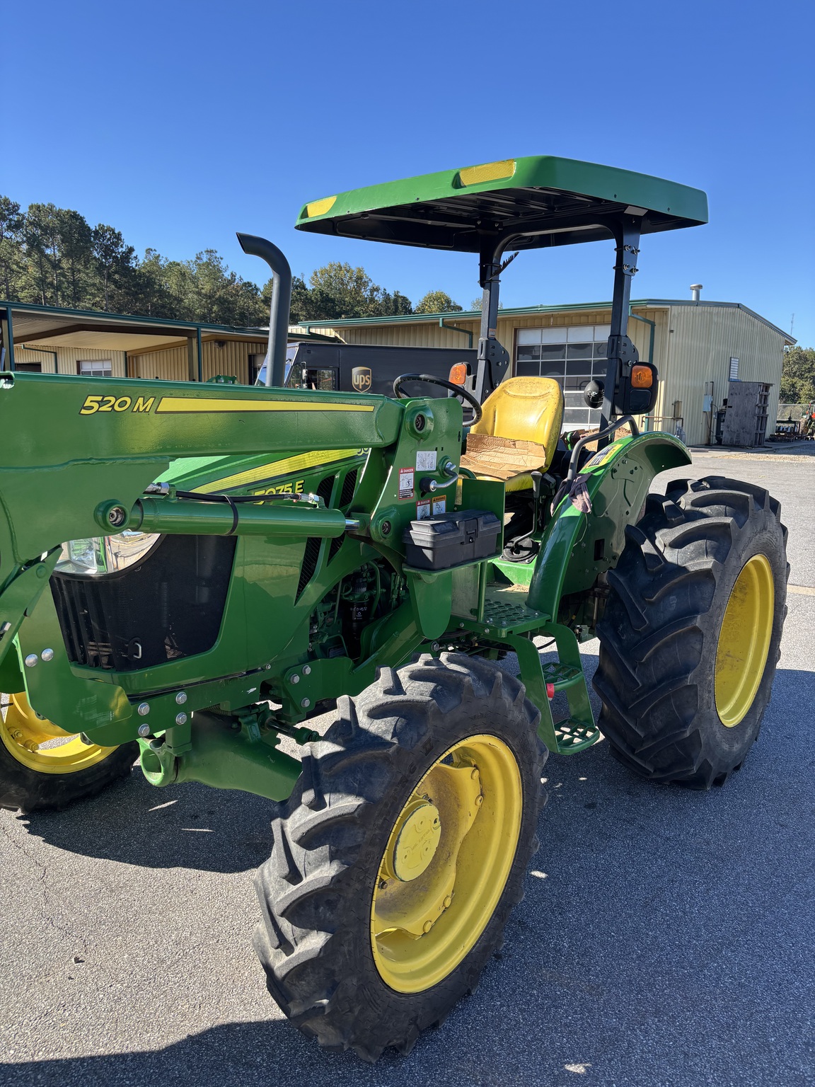 2021 John Deere 5075E Image 3