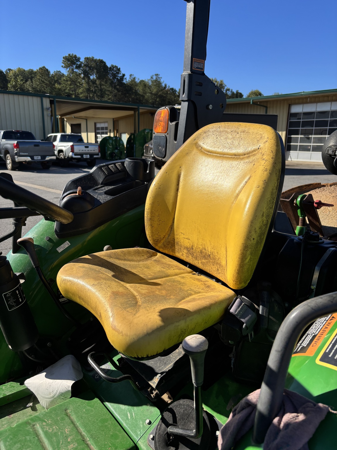 2021 John Deere 5075E Image 6