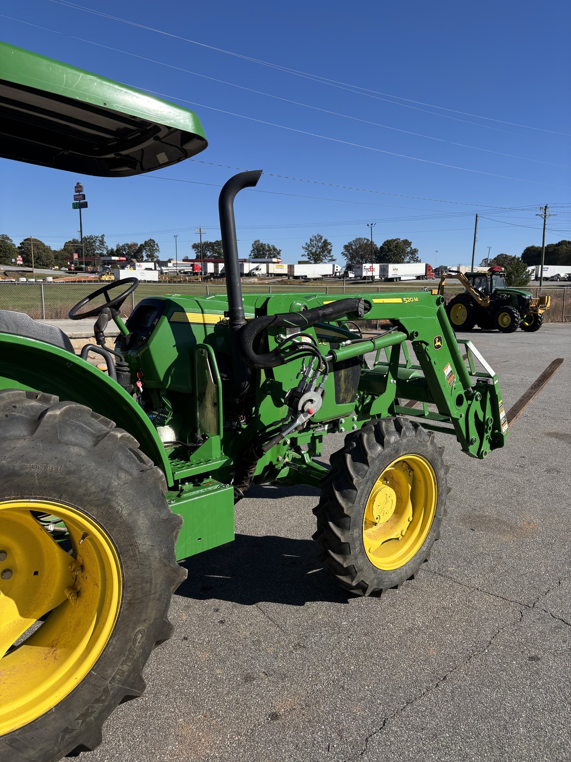 2021 John Deere 5075E Image 9