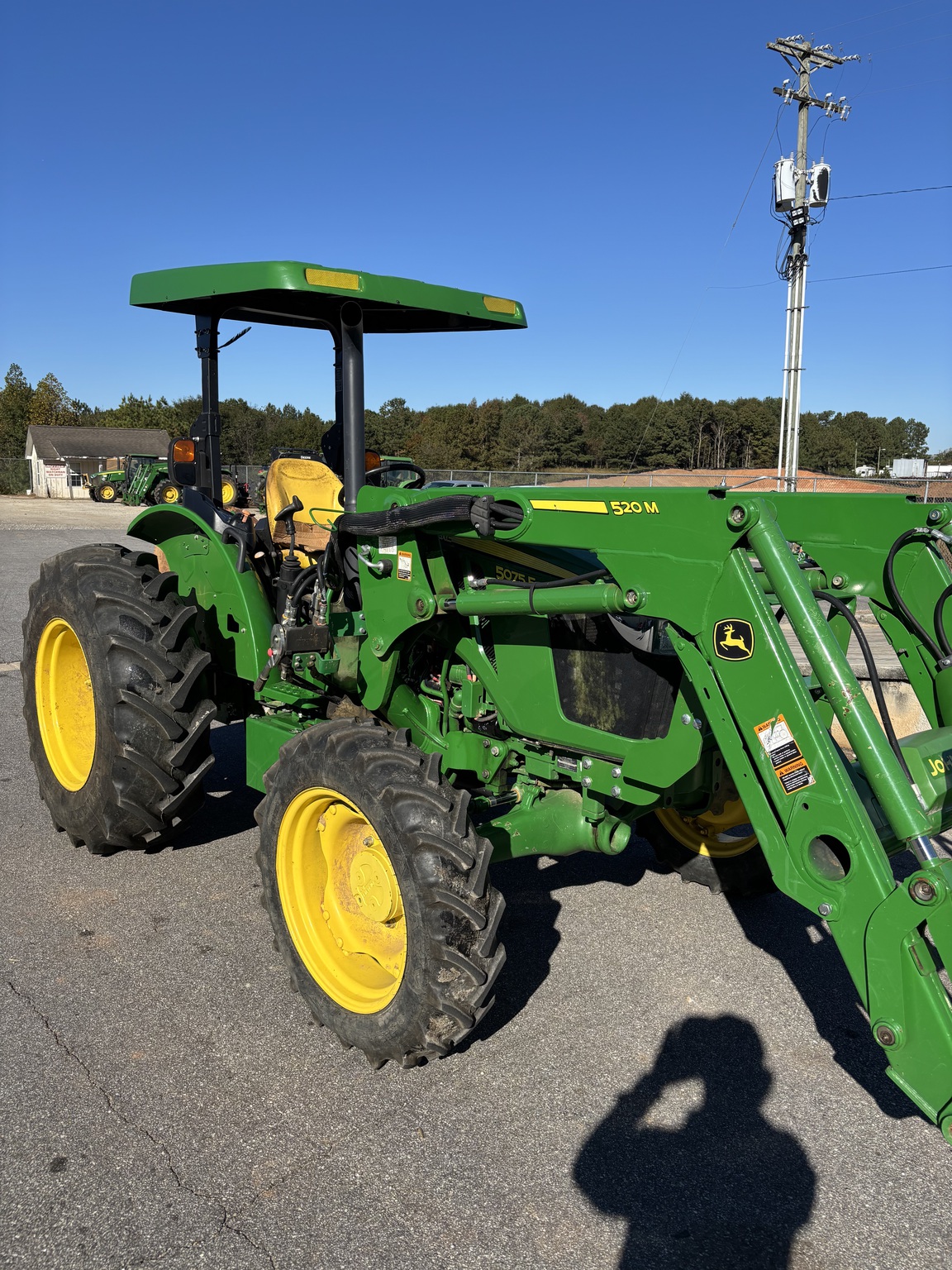 2021 John Deere 5075E Image 8