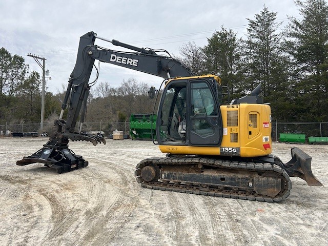 2019 John Deere 135G Image 2