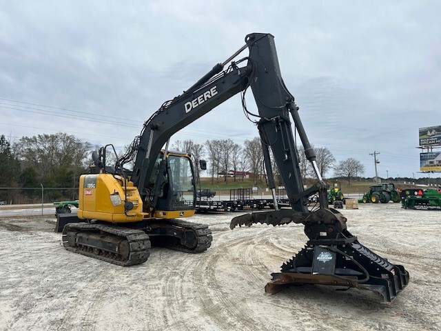 2019 John Deere 135G Image 4