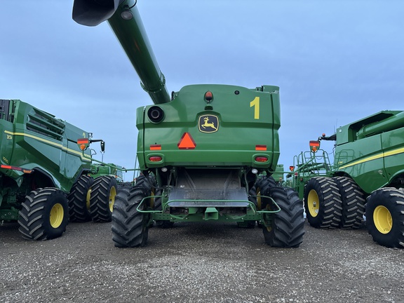Used 2017 John Deere S680 Combines at Horizon Ag & Turf in Lloydminster, AB - Photo7