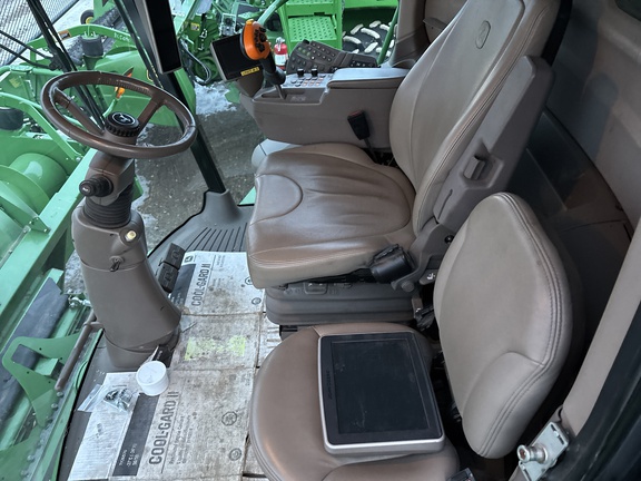 Used 2017 John Deere S680 Combines at Horizon Ag & Turf in Lloydminster, AB - Photo8