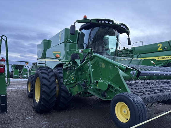 Used 2017 John Deere S680 Combines at Horizon Ag & Turf in Lloydminster, AB - Photo9