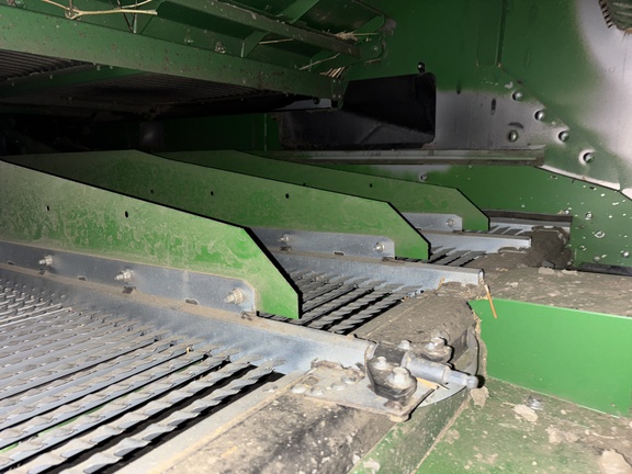 Used 2017 John Deere S680 Combines at Horizon Ag & Turf in Lloydminster, AB - Photo12