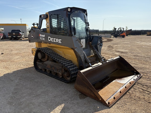 2017 John Deere 323E