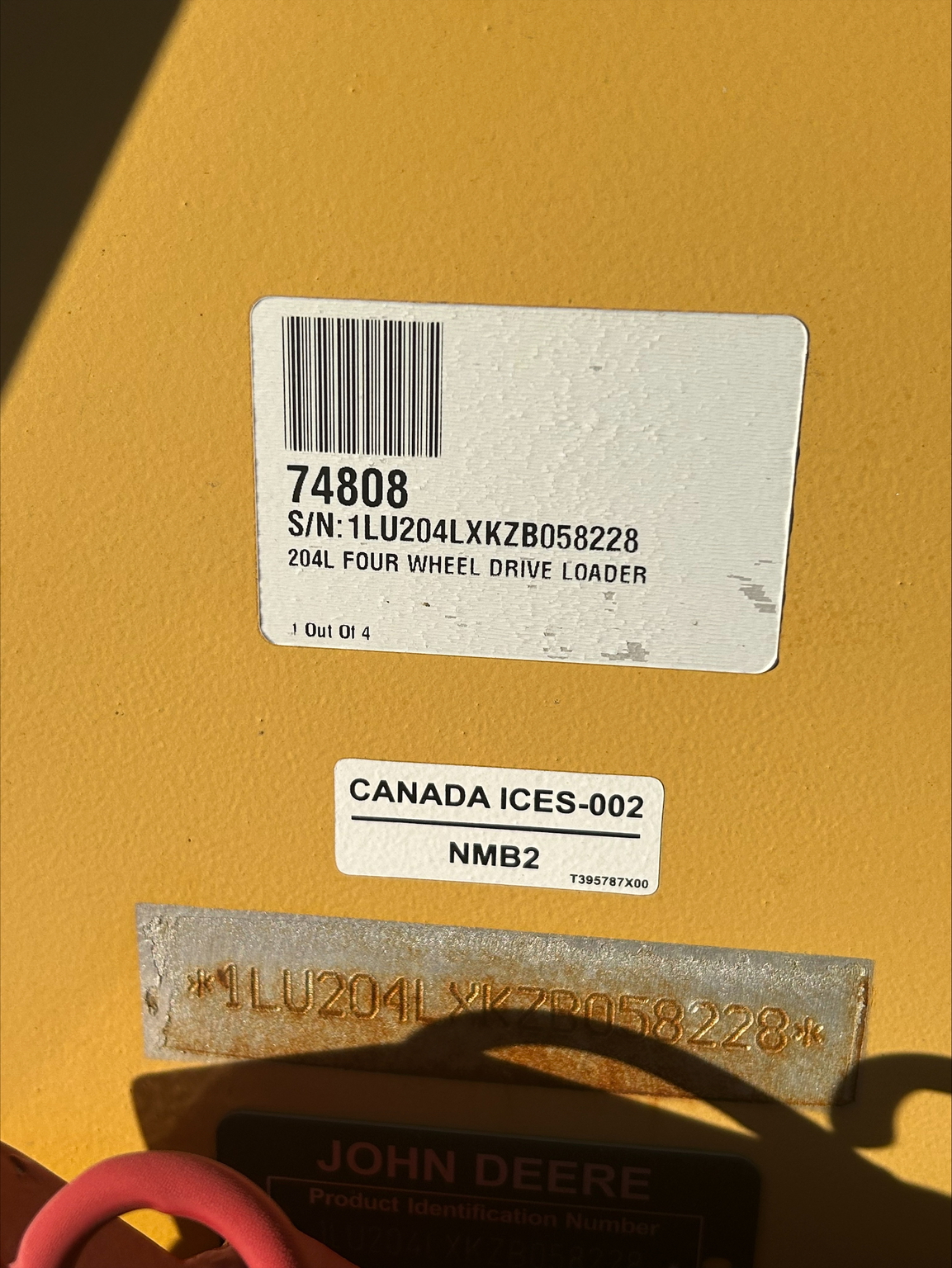 2020 John Deere 204L Image 9