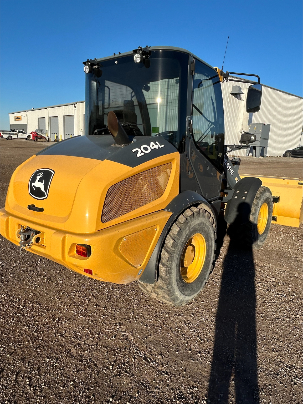 2020 John Deere 204L Image 3