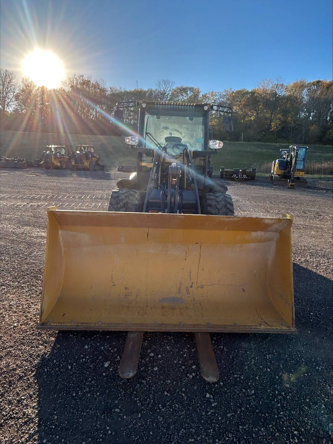 2020 John Deere 204L Image 5