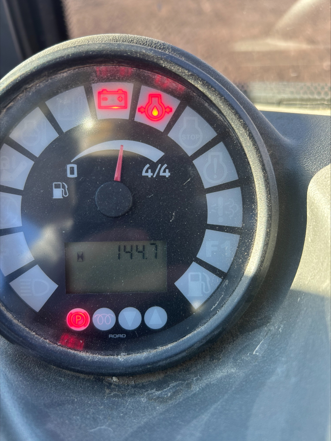 2020 John Deere 204L Image 6