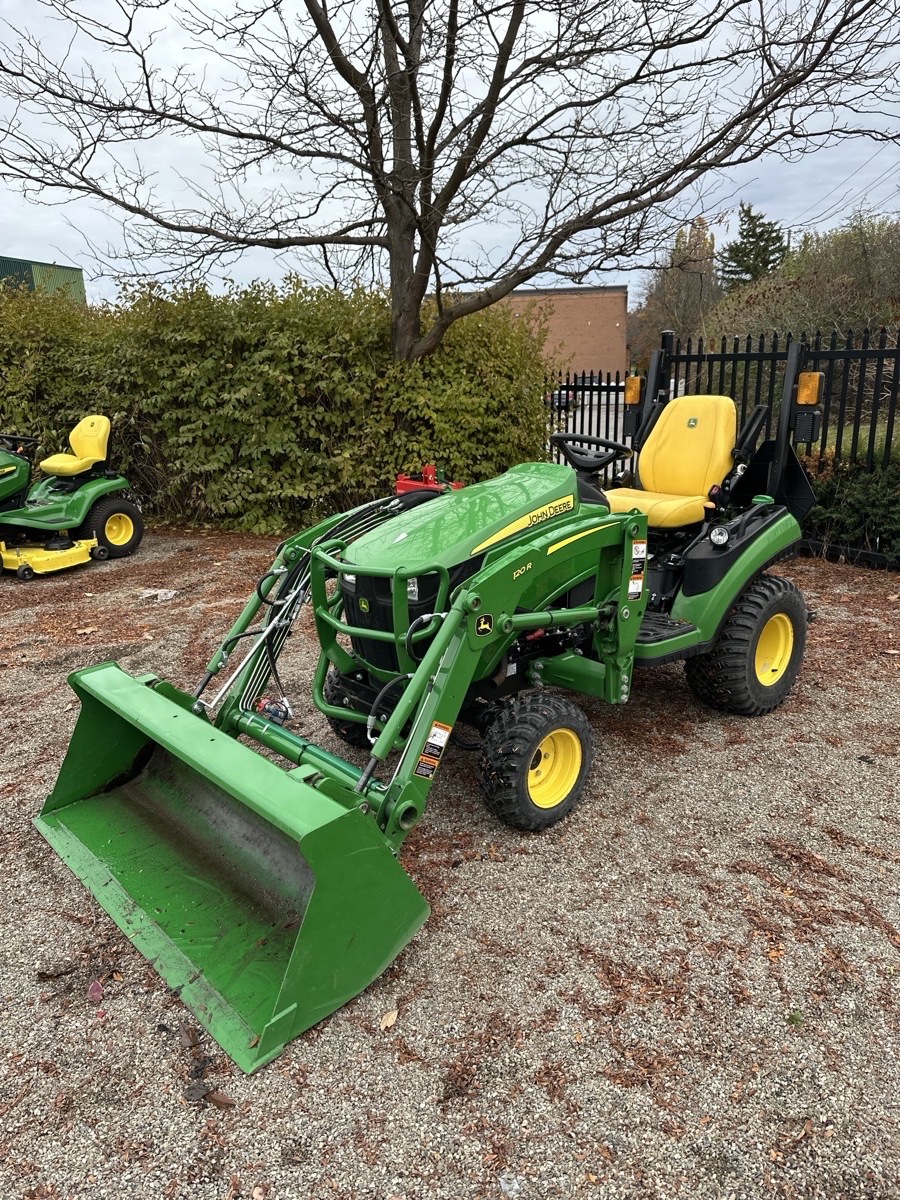 2022 John Deere 1025R Image 1