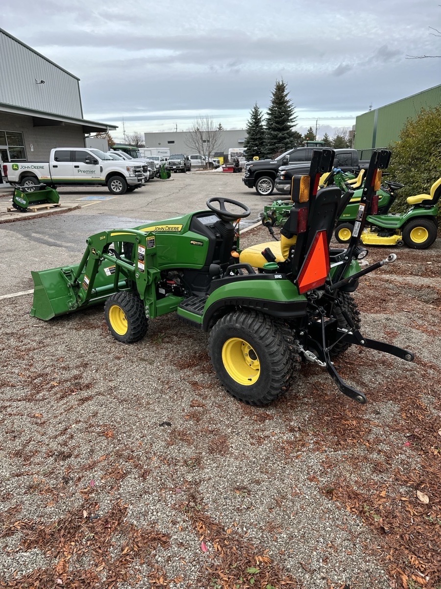 2022 John Deere 1025R Image 4