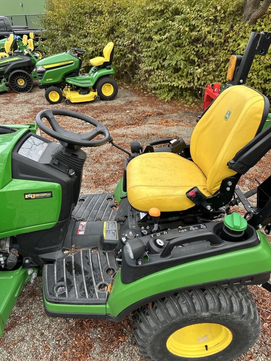 2022 John Deere 1025R Image 5