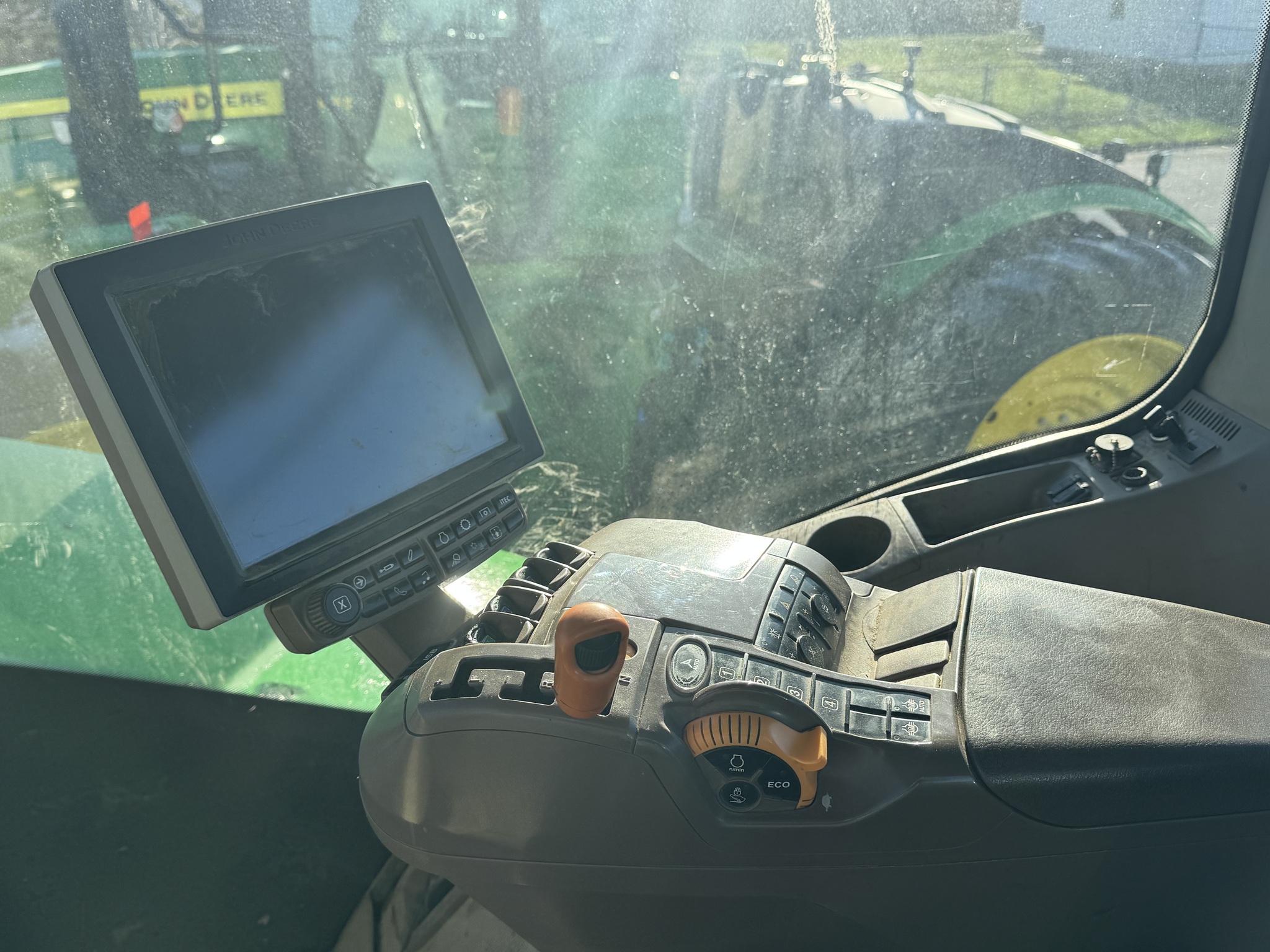 2015 John Deere 9520R Image 8