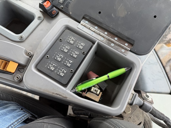 2019 Versatile 460 - Photo34