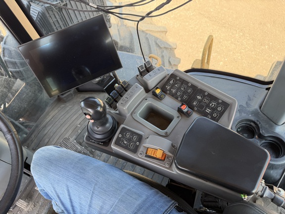 2019 Versatile 460 - Photo31