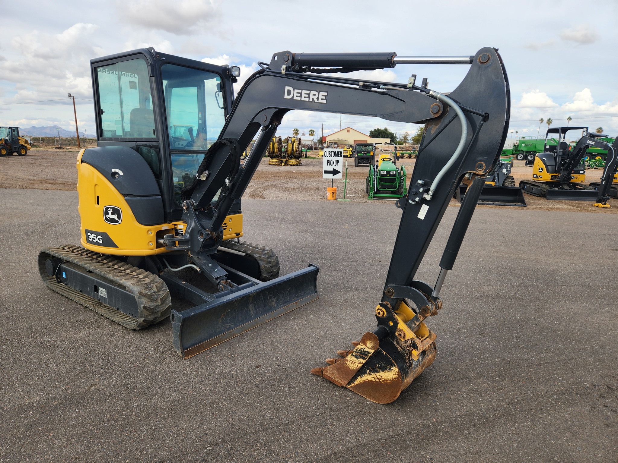 2023 John Deere 35G Image 1