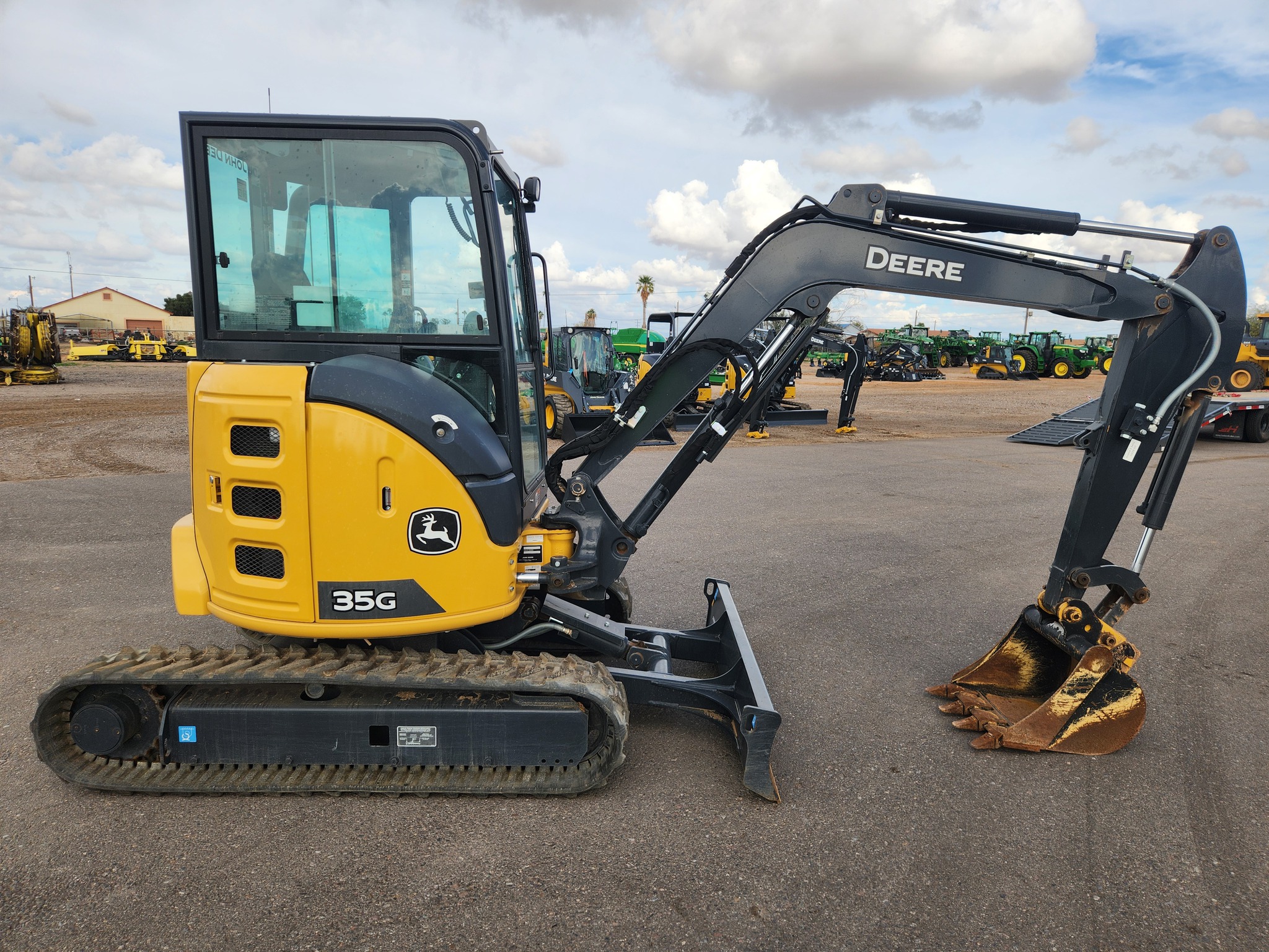 2023 John Deere 35G Image 2