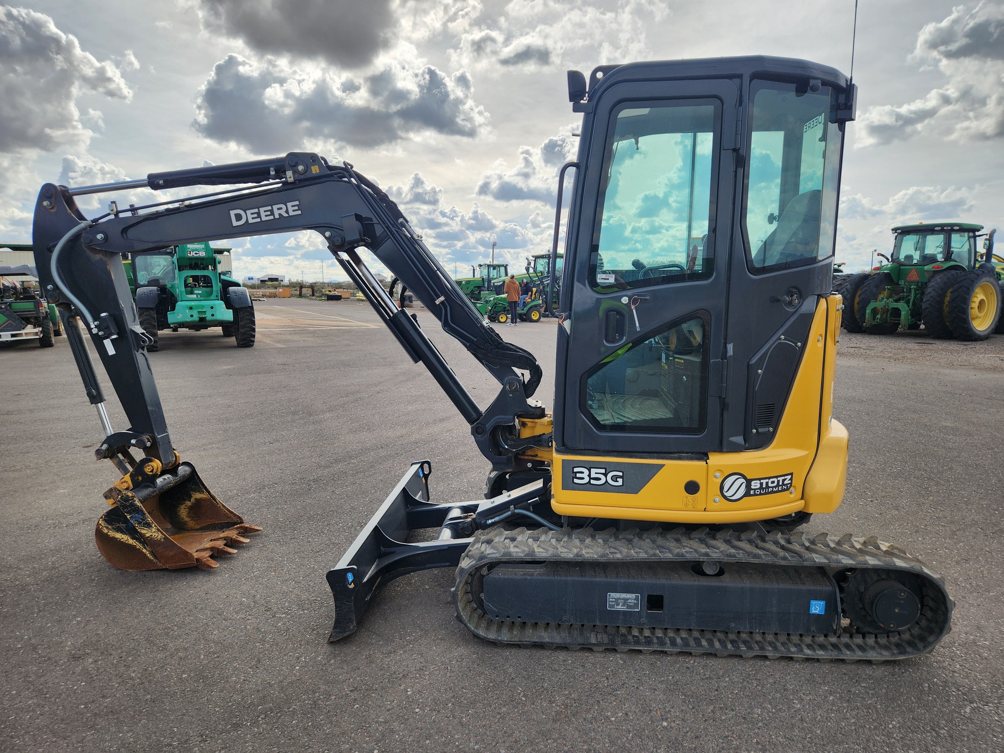 2023 John Deere 35G Image 11