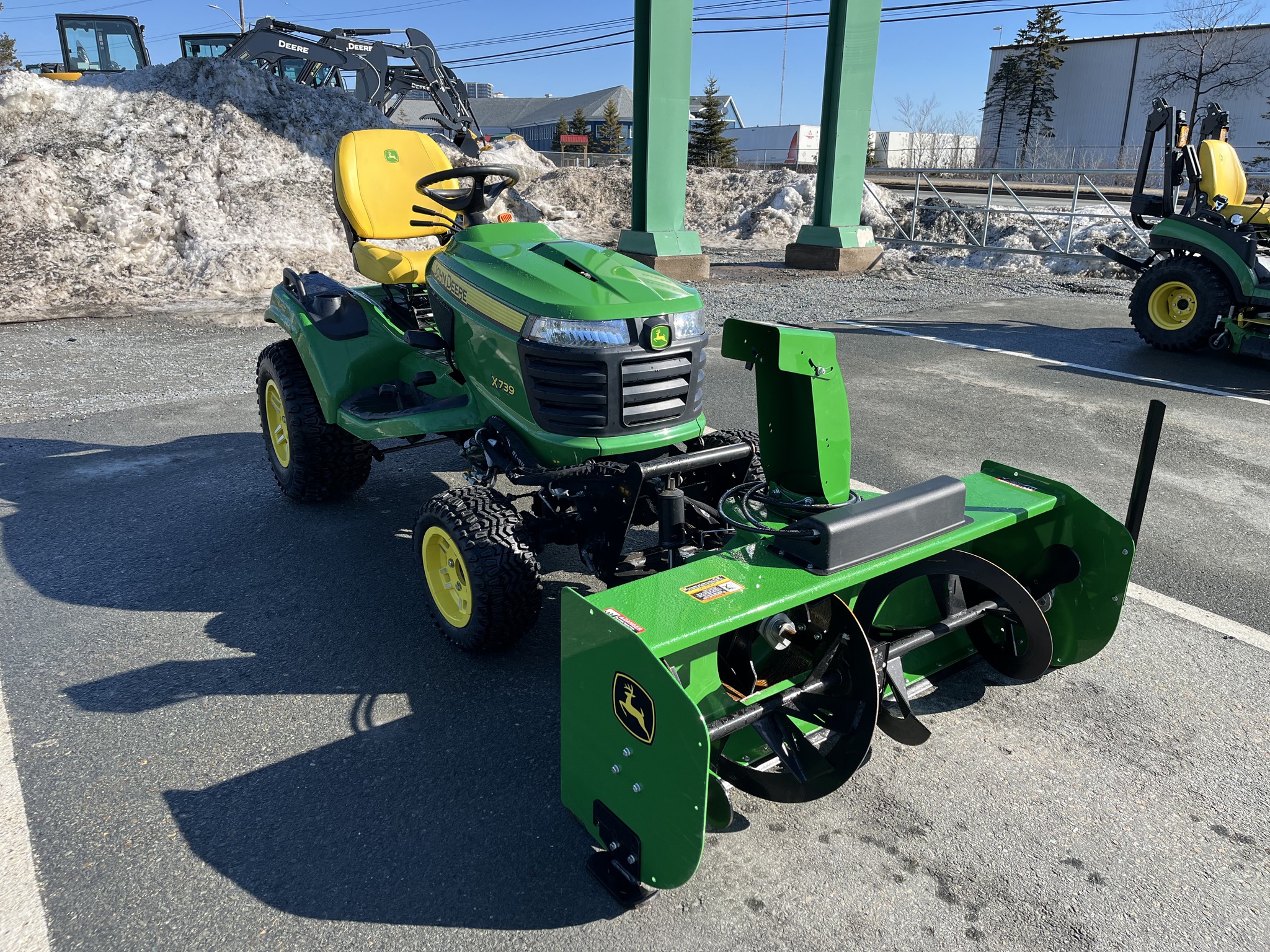 2021 John Deere X739 Image 7